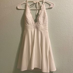 Beautiful white dress, size 3 with lace waist and bodice